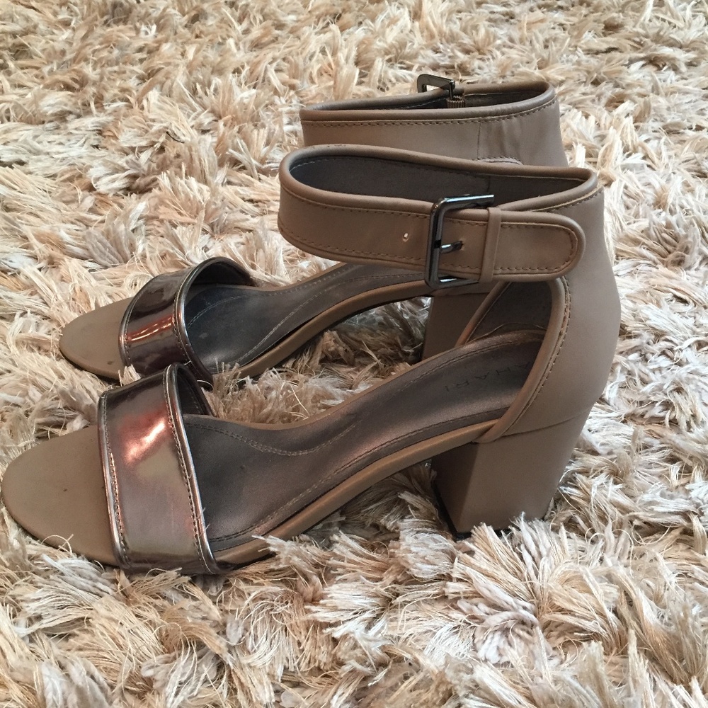 Tahari Chunky/Block Heels Size 10 *Euc* - image 3